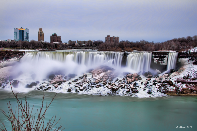 Illustration for article titled Niagara Falls Isn't Frozen—But It's Getting There, And It's Beautiful